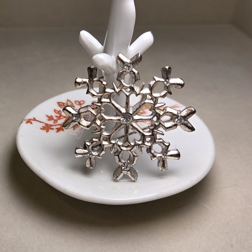 Vintage Silvertone Snowflake Brooch